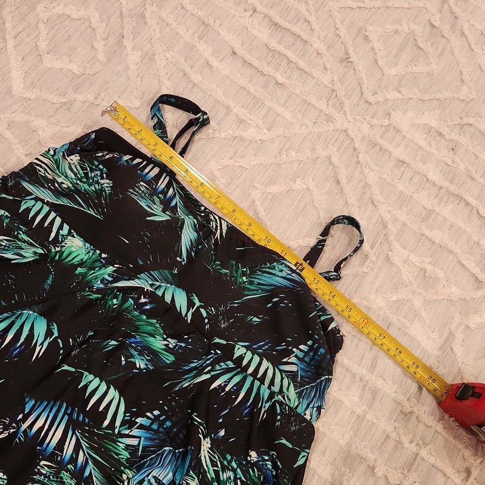 Torrid "palms forrest" Wireless Mid Strapless Swim Dress With Brief size 2! - Picture 11 of 12